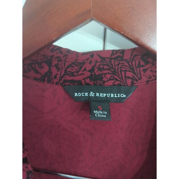 Rock & Republic Women's S Deep Red Rose Print Button Up Fall Casual Blouse - Picture 4 of 9